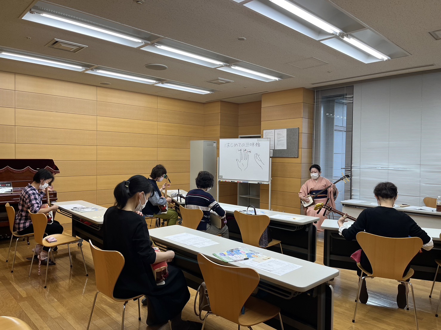 名古屋の三味線教室のお稽古風景 初心者向けレッスンの様子