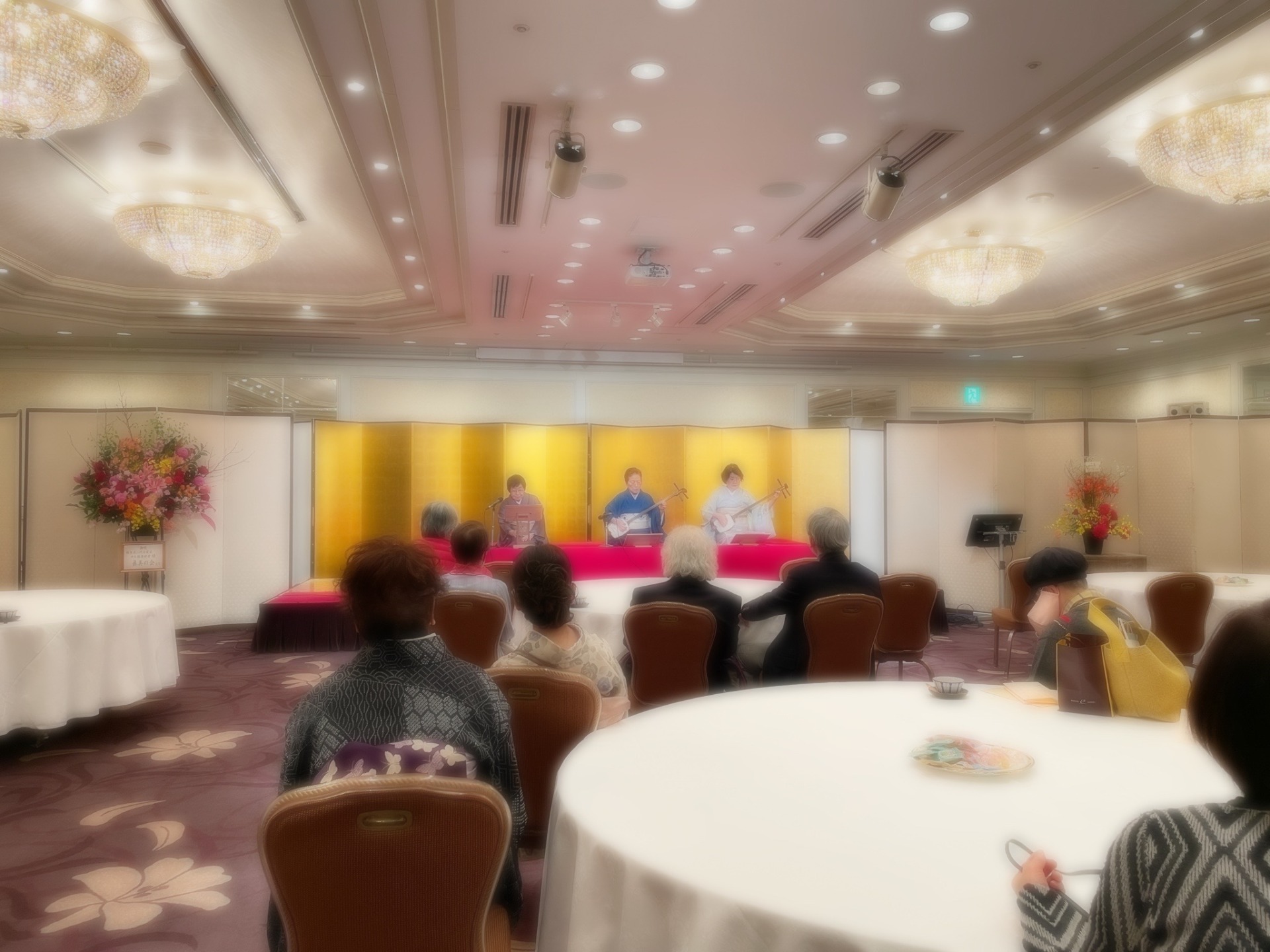 名古屋の三味線教室での発表会の様子 三味線演奏と会場の雰囲気